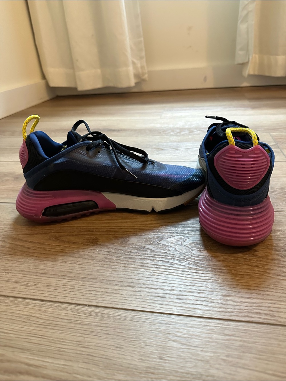 Women’s Nike Air Max Navy and Pink Athletic Sneakers - Like New - Size 8